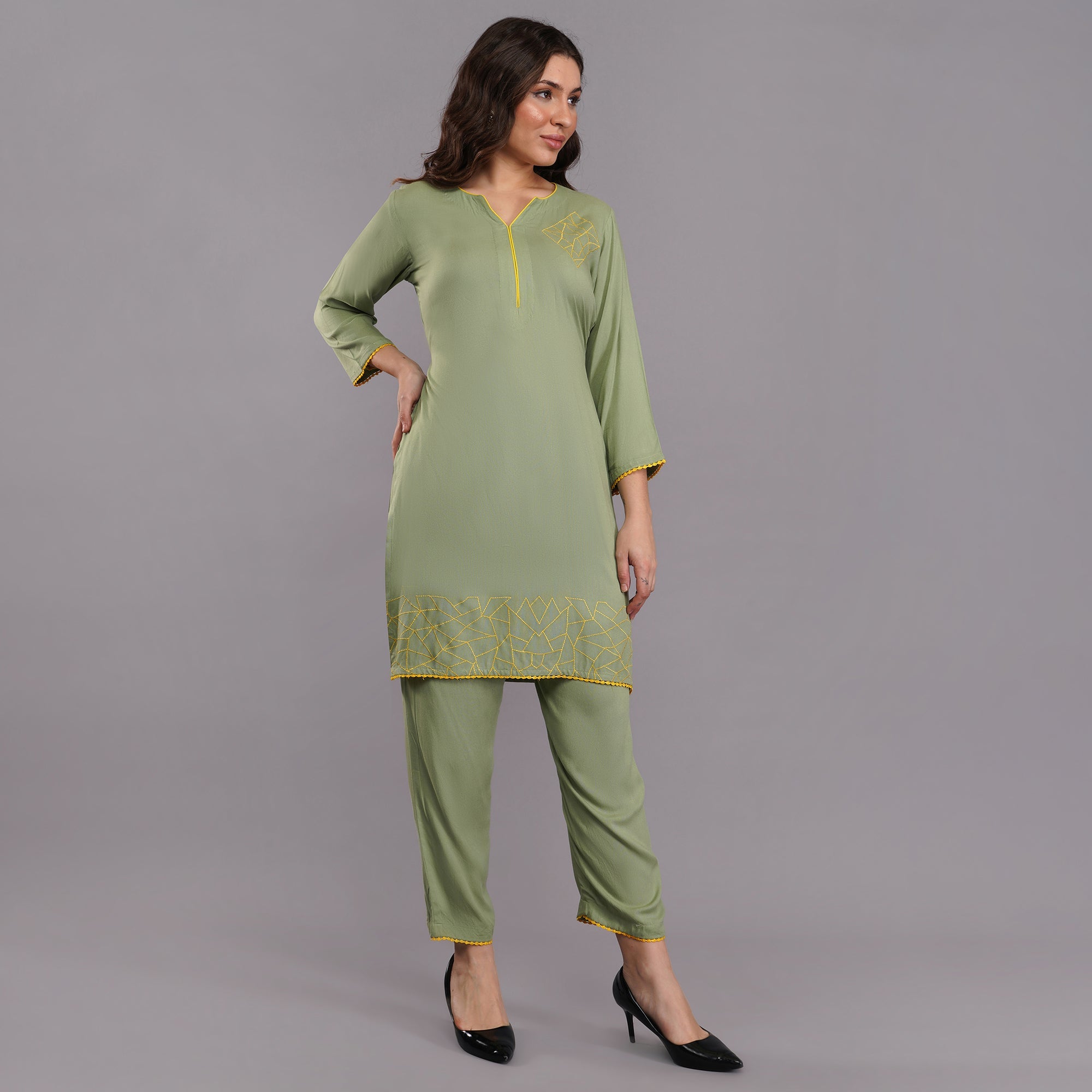 Rayon Kurti-Pant With Machine Work