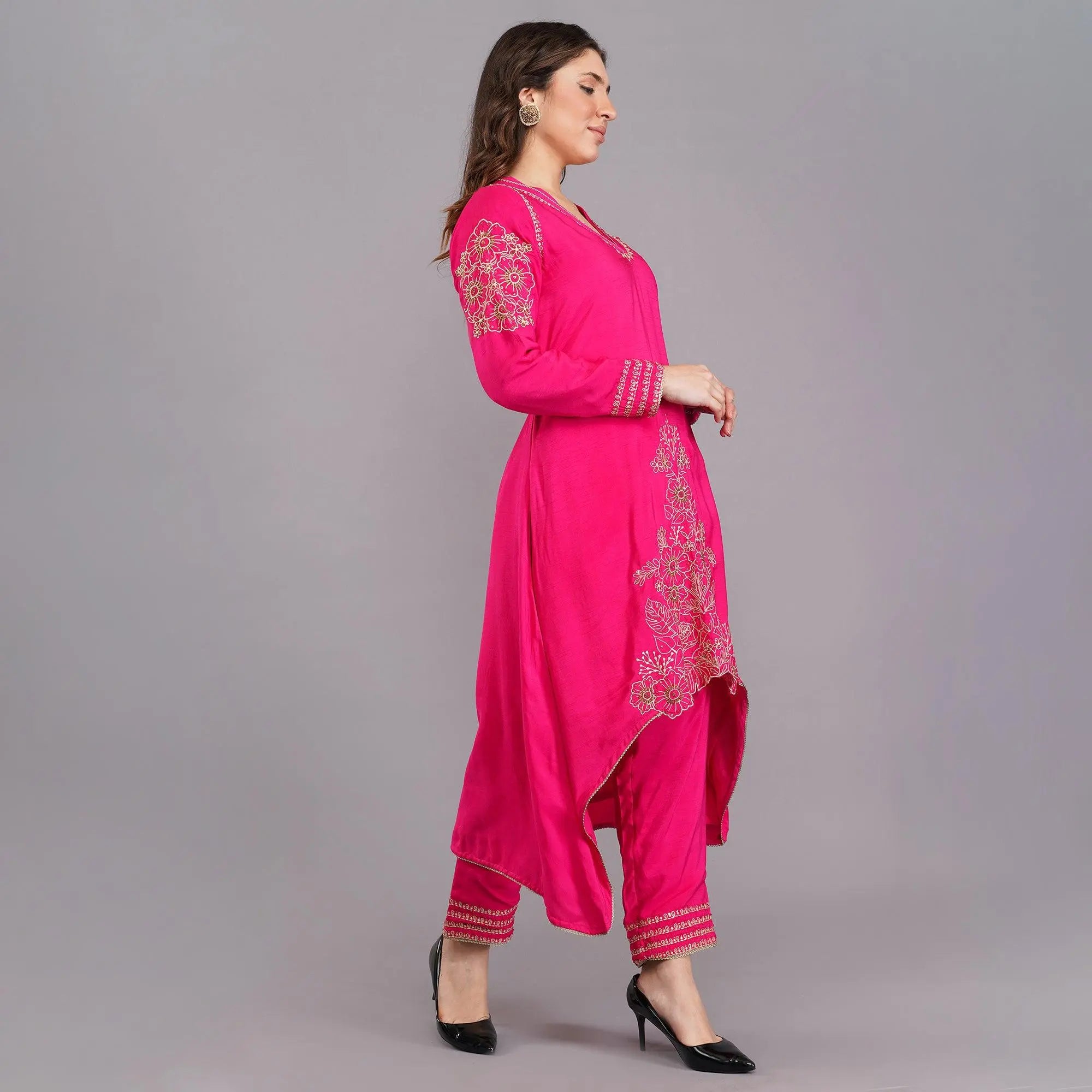 Pink kurta set for daytime events
