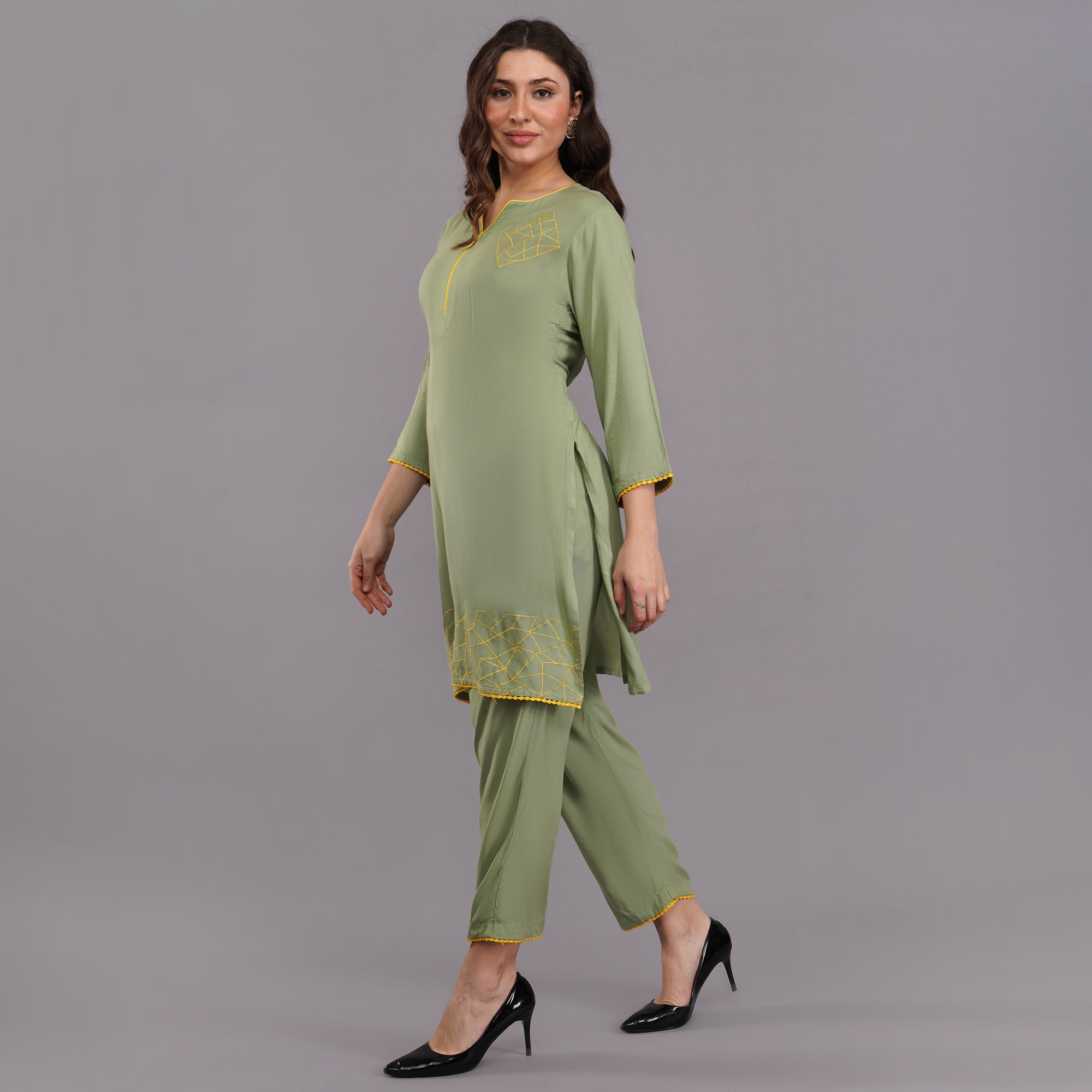 Rayon Kurti-Pant With Machine Work