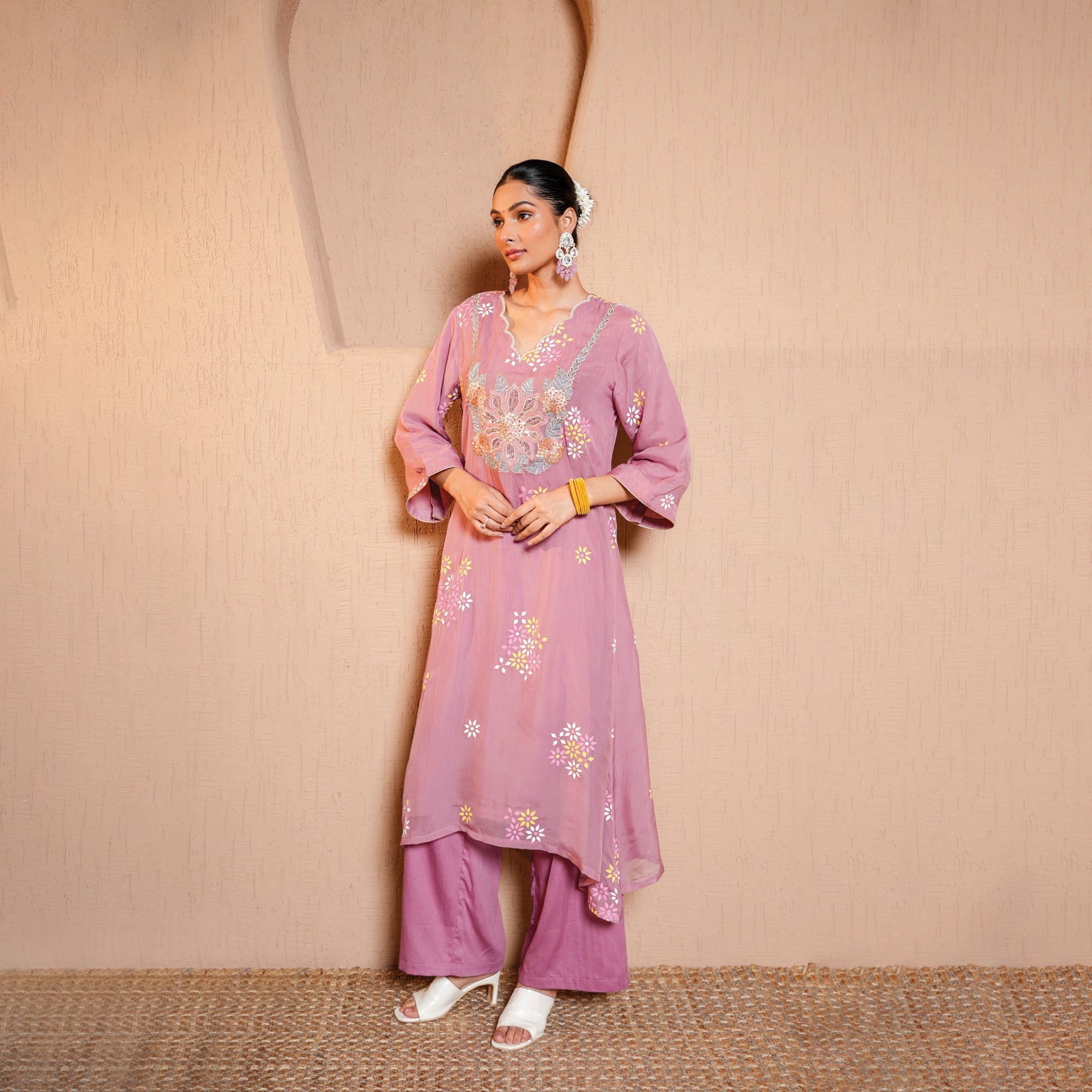 kurta-plazo set with thread work
