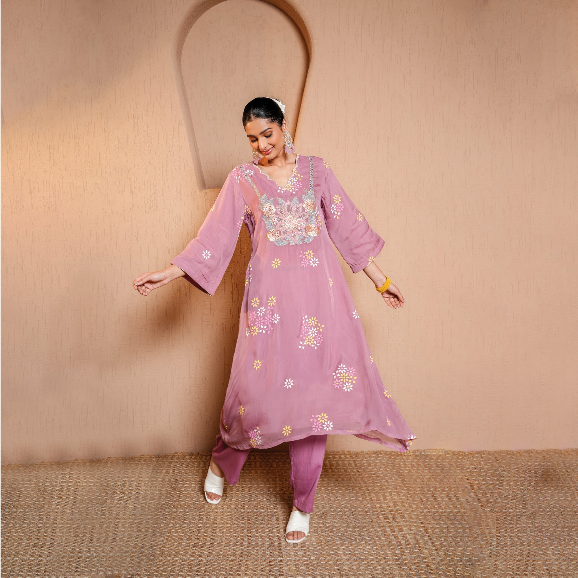 kurta-plazo set with thread work embroidery