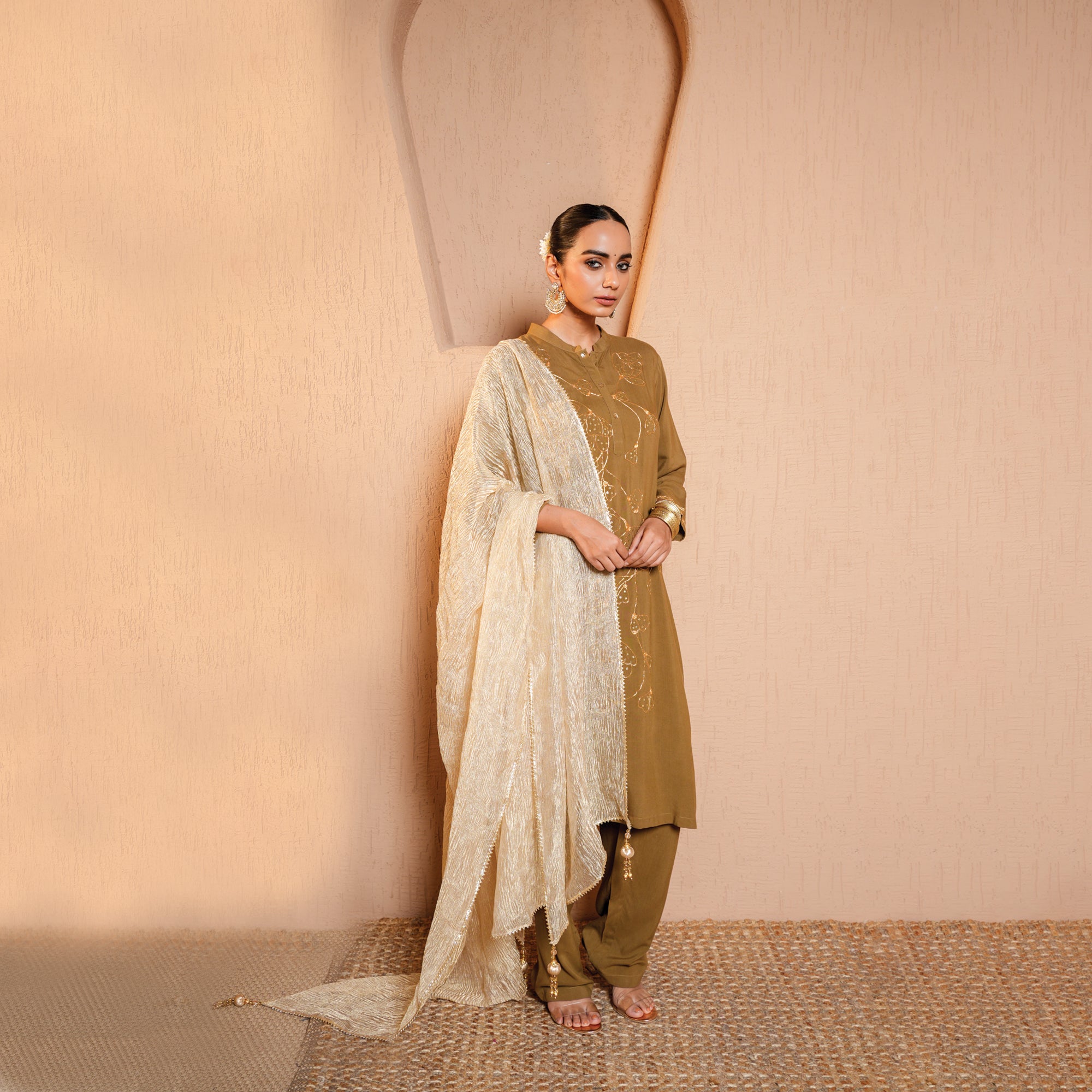 Elegant suit set for parties
